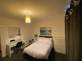 SPACIOUS 3BR COSY APARTEMENT/ IDEAL FOR FAMILIES/GROUP FREE ON STREET PARKING